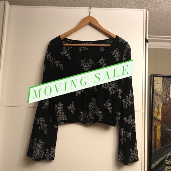 Tops - Did someone say belle sleeves 🔔🔔